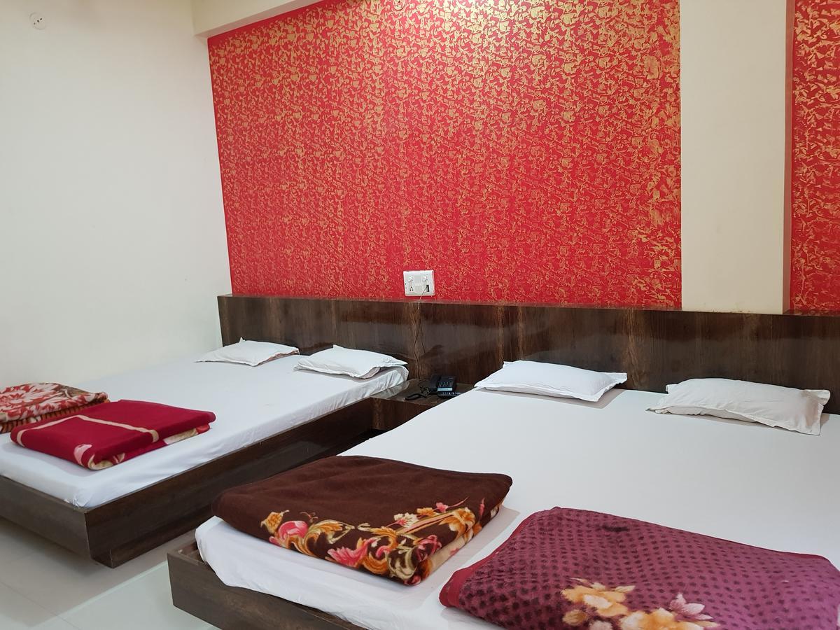 Hotel Shri Radhe Krishna Godarpura Luaran gambar