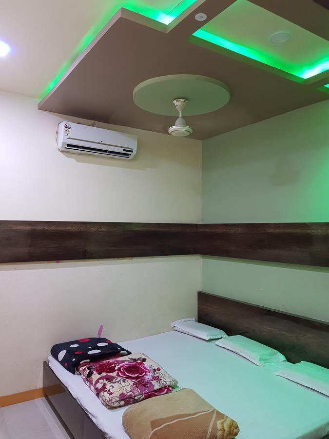 Hotel Shri Radhe Krishna Godarpura Luaran gambar